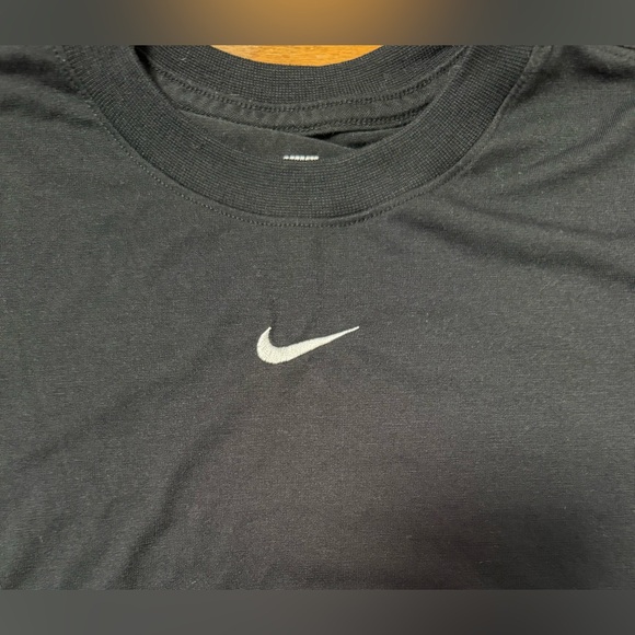 Nike Black Cropped Swoosh Tee - Picture 3 of 4